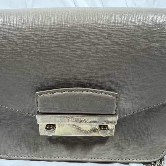 Furla Gray Crossbody Bag with Chain Strap and Metallic Clasp - Picture 2 of 5